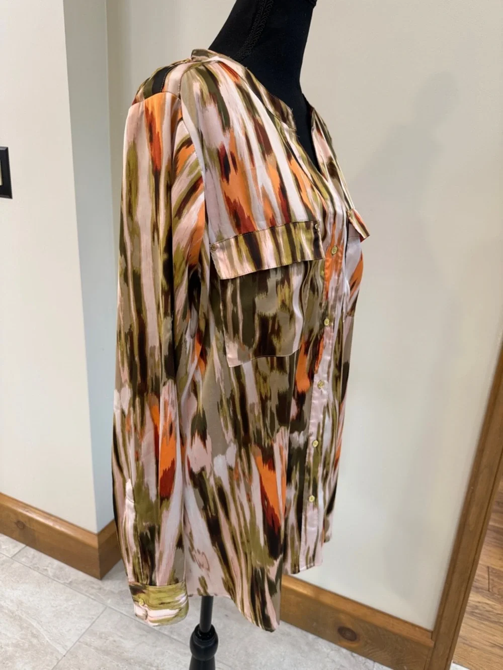 Calvin Klein Multicolored
Abstract Print Tab Sleeve Blouse size L - Picture 4 of 6